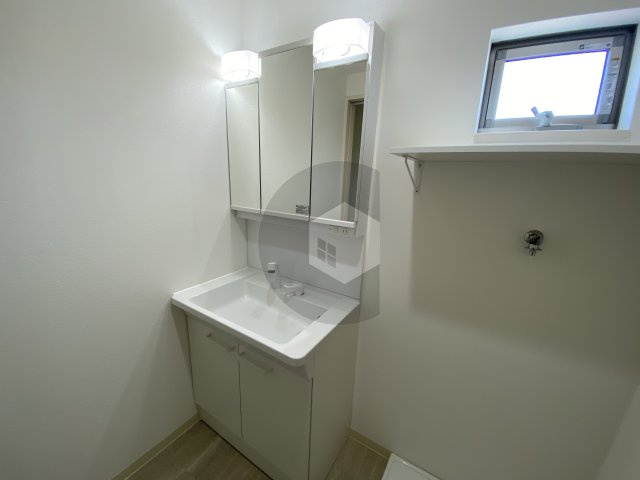 クリエオーレ大蓮東2の独立洗面台