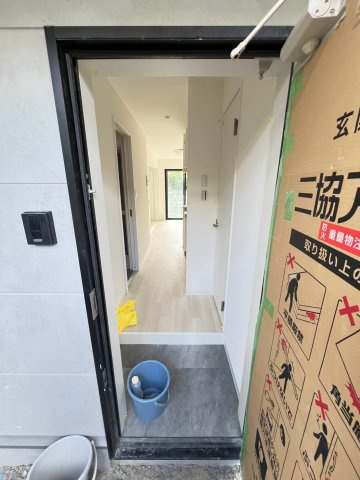 リアコート千里丘INORTHの玄関