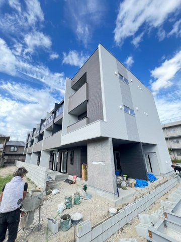 リアコート千里丘INORTHのエントランス