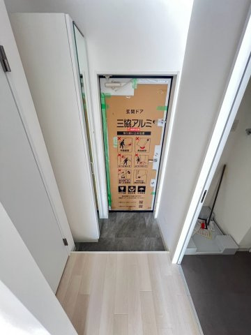 リアコート千里丘INORTHの玄関