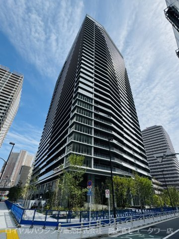 【リビオタワー品川】船の帆・風、流れやゆらぎをファサードとして纏う独自のフォルム。高次元な都市環境と将来性を備えた品川を舞台に、豊かさを牽引し次代の訪れを飾る新たなランドマークを描きます。