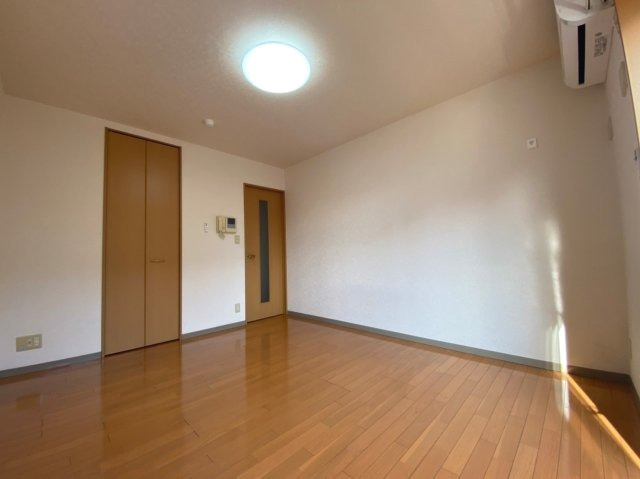 カサフローラの洋室|照明付きです
※写真は別室です