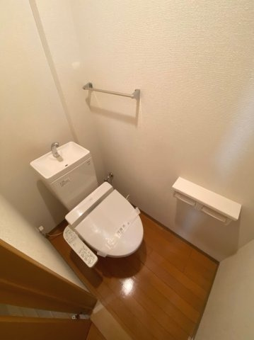 カサフローラのトイレ|温水洗浄便座です♪
※写真は別室です