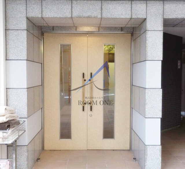 ホームズ三軒茶屋駅前のエントランス|エントランスです。