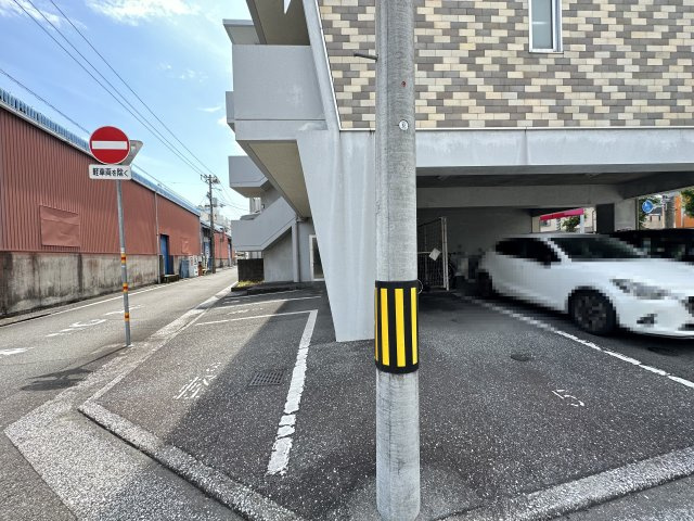サンライズマンション二葉町の駐車場