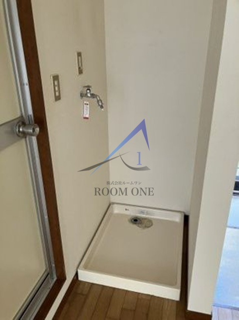 思水荘の設備|洗濯機置場です。