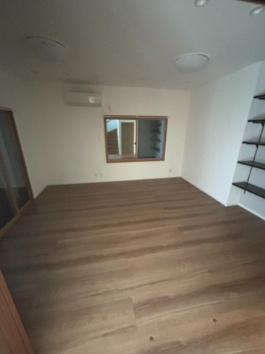 本町1丁目戸建の居間・リビング