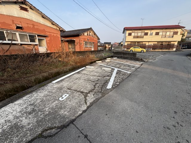 シジエムの駐車場