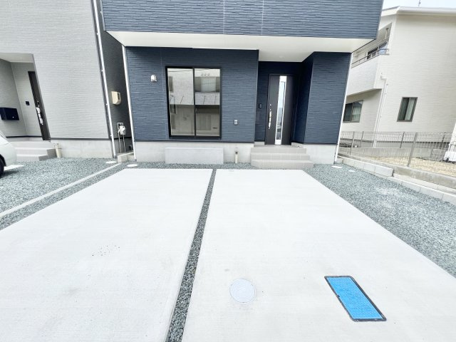 中央区和田町第1　全2棟　1号棟の駐車場|お家の前には駐車スペースがあり車種にもよりますが約3台は駐車可能となっております。
