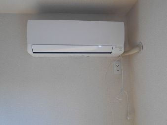 【設備】 | コージーコートA | エアコン付き。　※参考写真です