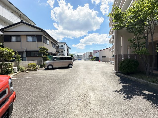 カーサ・ローズヴェールの駐車場
