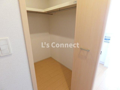 【収納】 | クワルツ・ド・ロッシュＡ | ウォークインクローゼットでお荷物もすっきり収納。