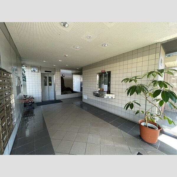 メゾン菱江のロビー