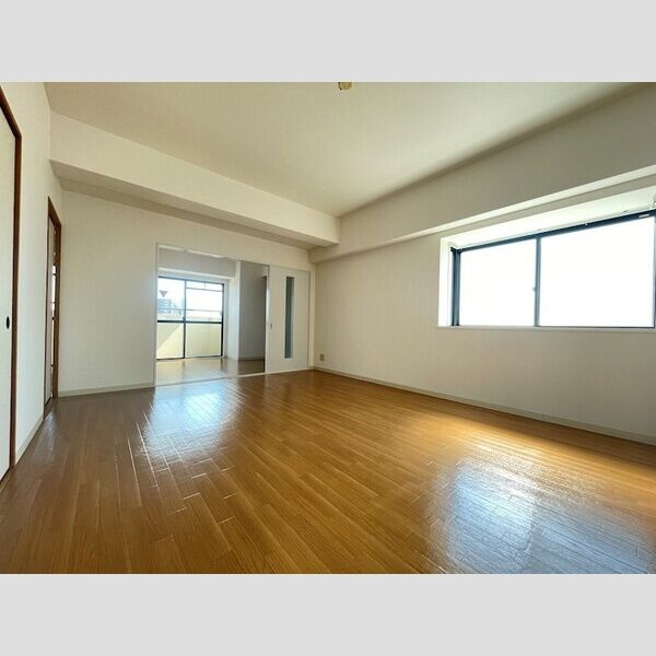 メゾン菱江の居間・リビング