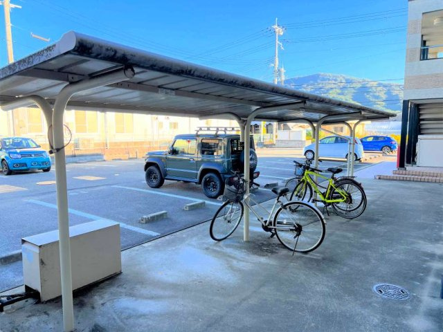 レオパレスアリスⅡのその他|屋根付き駐輪場