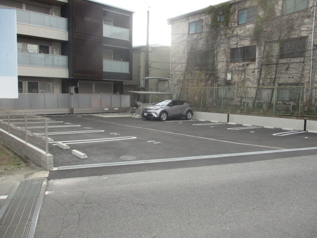 シャーメゾンFUJIMOTO 2の駐車場
