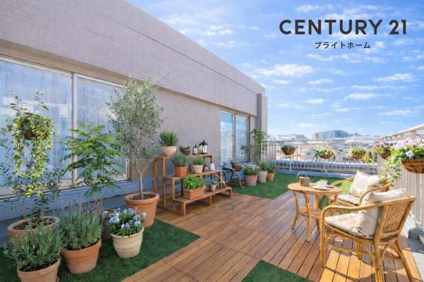 ミオカステーロ十日市場ステッサのバルコニー|広さも十分のルーフバルコニー！！
陽当り・通風良好で洗濯物も良く乾きます。
※家具等はＣＧでの参考レイアウトです。