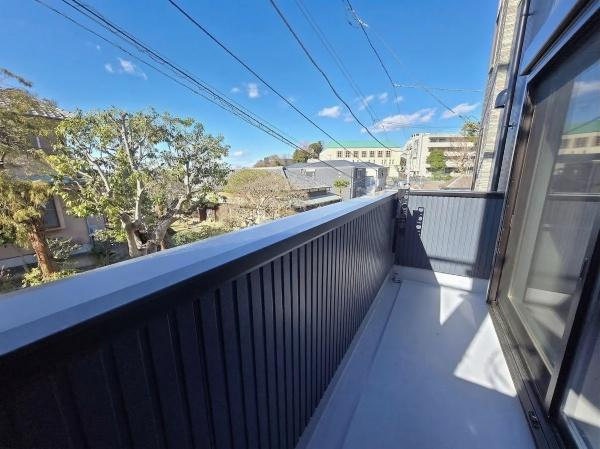 横浜市南区大岡１丁目の新築一戸建のバルコニー|陽当り良好のバルコニー！
風通しもよく気持ちいいです