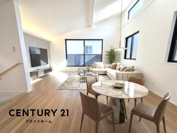 横浜市南区大岡１丁目の新築一戸建の居間・リビング|窓からの光が嬉しい洋室です。
収納もあり、荷物が多い方にも安心です♪
※家具等はCGでの参考レイアウトです。