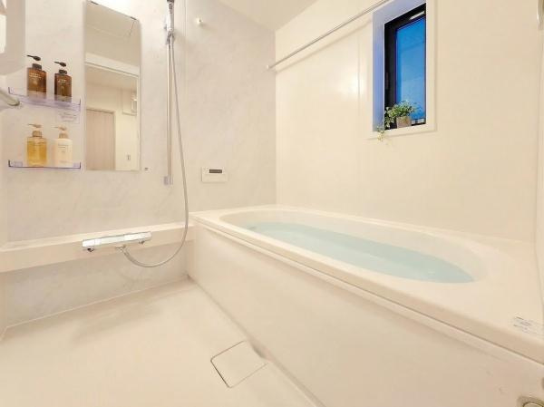 横浜市南区大岡１丁目の新築一戸建の浴室|広々としたバスルームで一日の疲れをいやして下さい！
※家具等はCGでの参考レイアウトです。