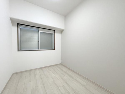 【洋室】 | メゾンドール堺 | 家族一人ひとりの大切なプライベート空間。趣味に合わせて使って頂けるようシンプルに仕上げてあります！