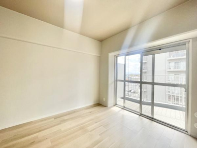 【洋室】 | エバーグリーン金岡４号館 | 明るい陽射しが射し込む心地良い空間です♪