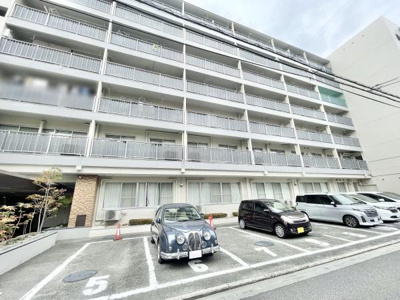 【駐車場】 | 朝日プラザ大仙 | 幅の広い駐車場となっております♪お車の出し入れも楽々ですね♪