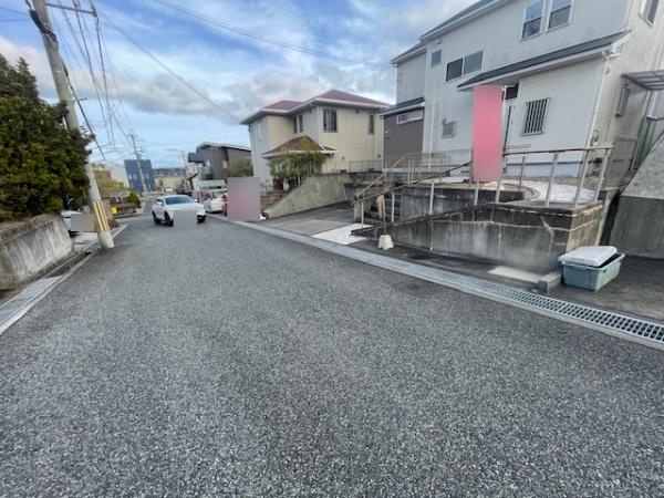 【前面道路含む現地写真】