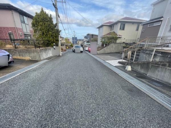 【前面道路含む現地写真】