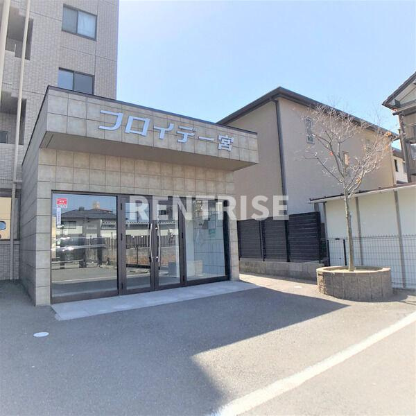 フロイデ一宮の駐車場