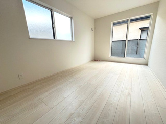 【洋室】 | 廿日市市住吉（廿日市駅）全3区画　NO2【外構込み】 | 2階　3部屋　バルコニー×2　収納付きでお部屋がスッキリ広く使えます。　
