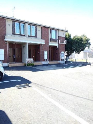 ソレイユ・マルニシの駐車場