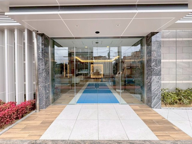 スプランディッドライズ新大阪ノースのエントランス