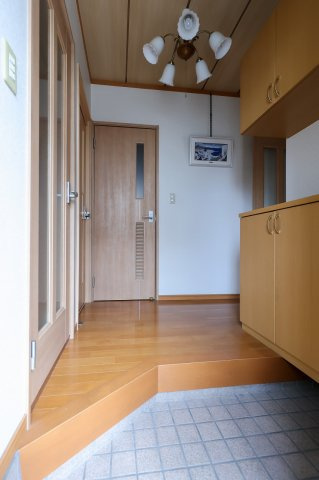 八幡町戸建ての玄関