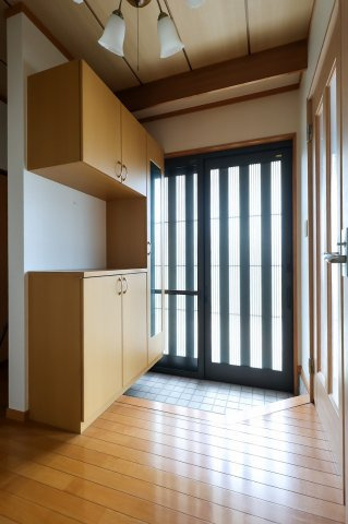 八幡町戸建ての玄関