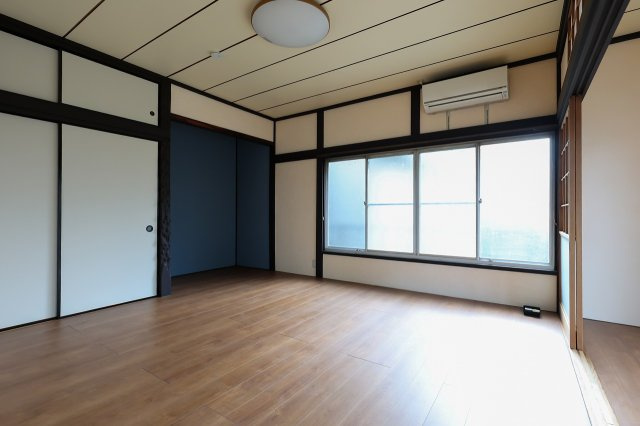 八幡町戸建ての洋室|1階南側洋室