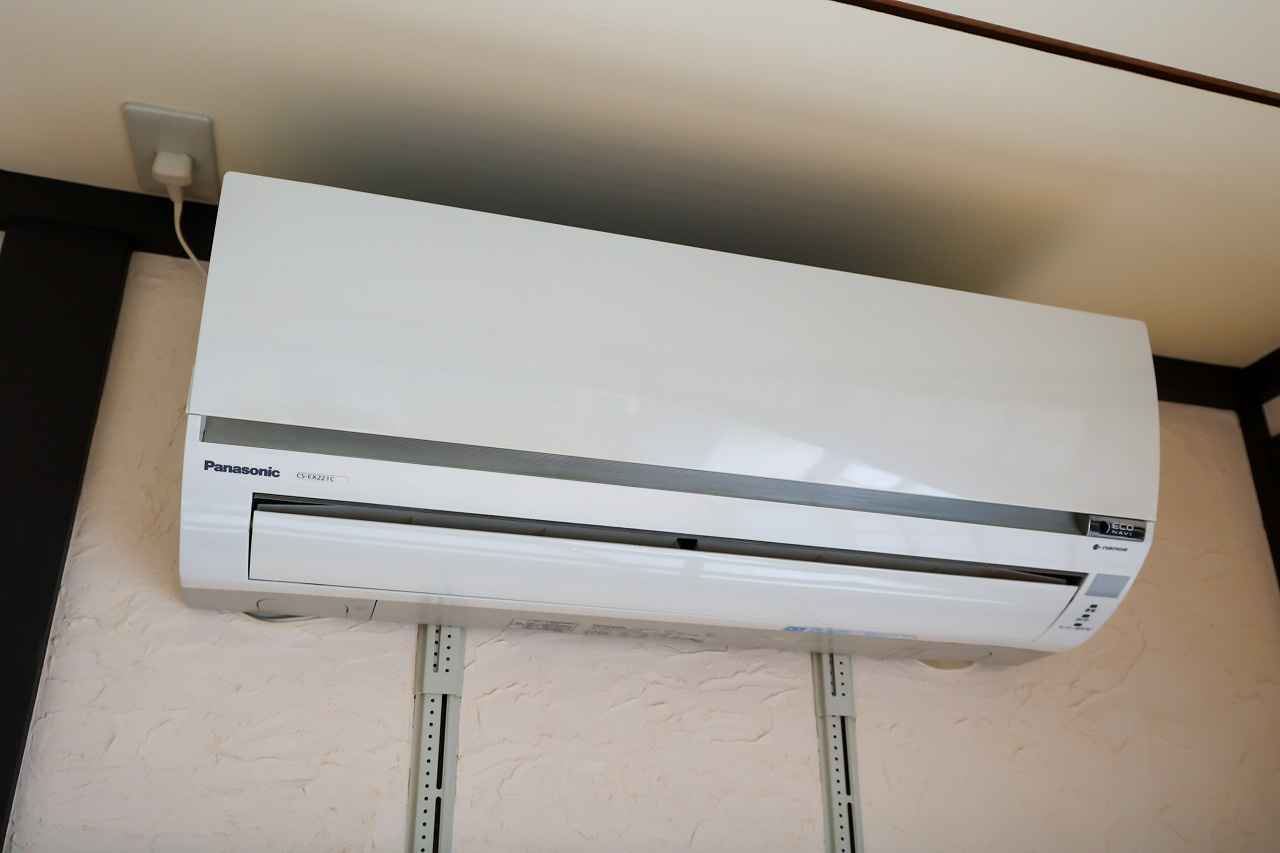 八幡町戸建ての設備|1階南側洋室エアコン
