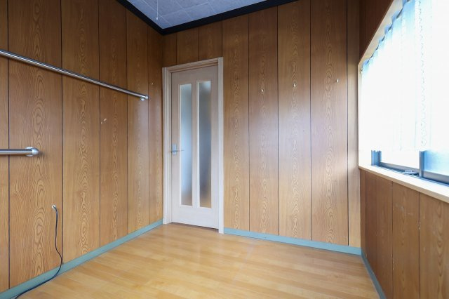 八幡町戸建ての洋室|1階北側洋室