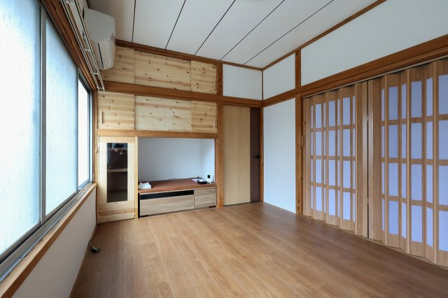 八幡町戸建ての居間・リビング