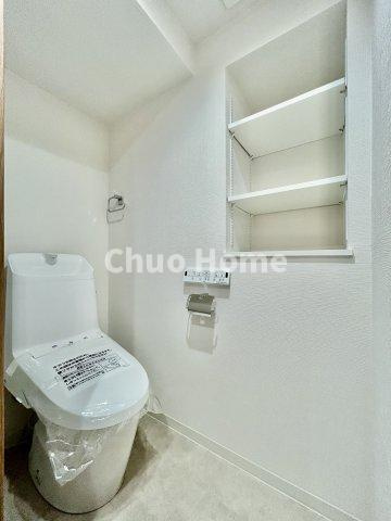 NICアーバンハイム亀戸のトイレ|【トイレ】 収納スペースをしっかりと確保した温水洗浄便座機能付きトイレ。温水洗浄便座は清潔にお使いいただくための大切なアイテムです。