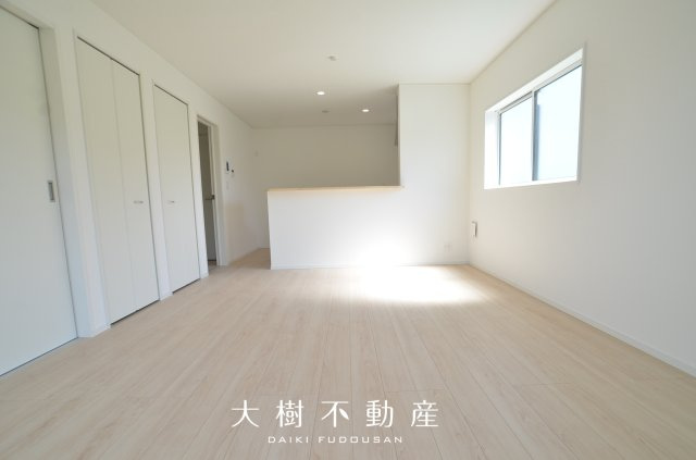【居間・リビング】 | 綾瀬市早川 新築戸建て 全6棟【仲介手数料無料】 | 宅地建物取引士による不動産のご説明・現地のご案内、住宅金融普及協会住宅ローンアドバイザーが住宅ローンのアドバイスから融資実行までのお手伝いをしっかりサポートします♪