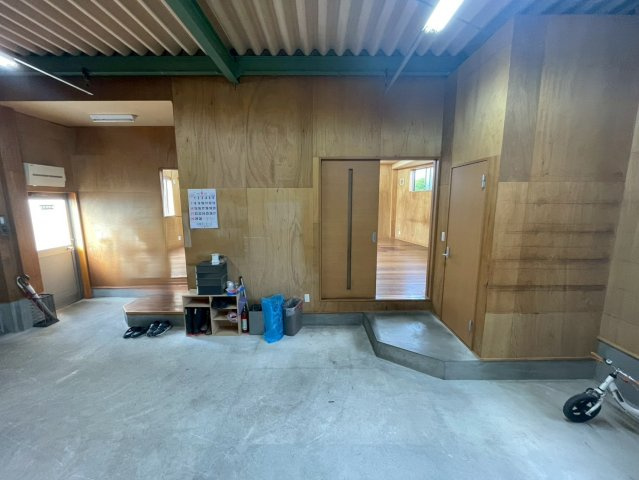 中畑町　倉庫付貸事務所の内装