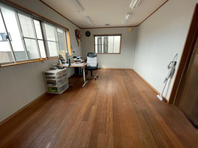 中畑町　倉庫付貸事務所の内装
