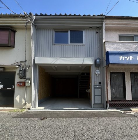 菅相塚町ガレージハウス