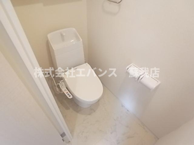 【トイレ】 | ロイヤルⅠ | 清潔感のある温水洗浄便座付トイレです