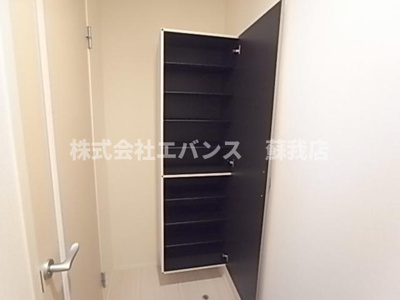 【エントランス】 | ロイヤルⅠ | シューズクローゼット付で玄関スペースもすっきり