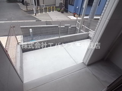 【バルコニー】 | ロイヤルⅠ | 南向きで日当たりのいいバルコニー