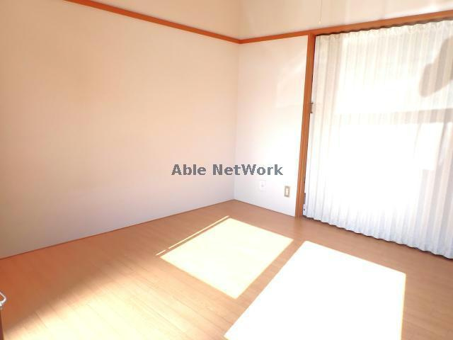 平野コーポ 5の居間・リビング|6帖洋室　南向きのお部屋です♪