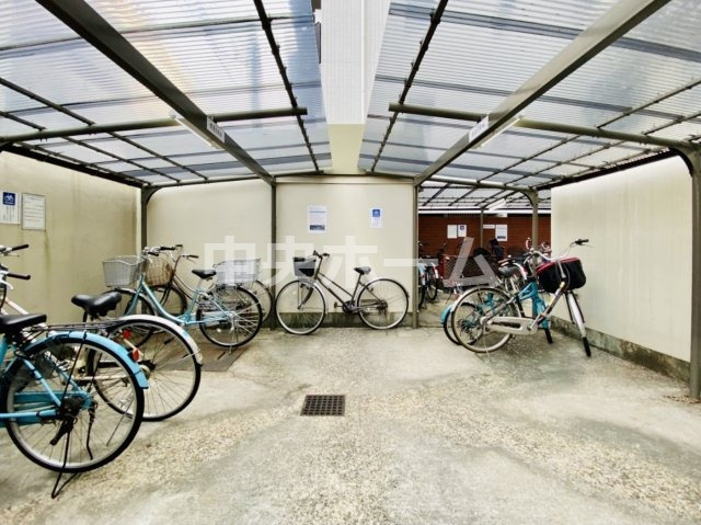 シャルム錦糸町の駐輪場|【自転車置き場】最新の空き状況や費用などの詳細は担当スタッフまでお問い合わせください。