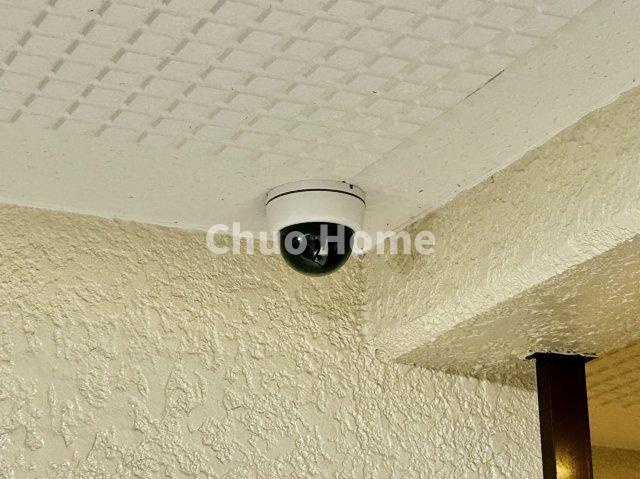 シャルム錦糸町の防犯設備|【防犯カメラ】何かあった時の大事な証拠になることももちろんなりますが、防犯というくらいですので大事なのは防犯カメラがあることによって抑止力につながることですよね。